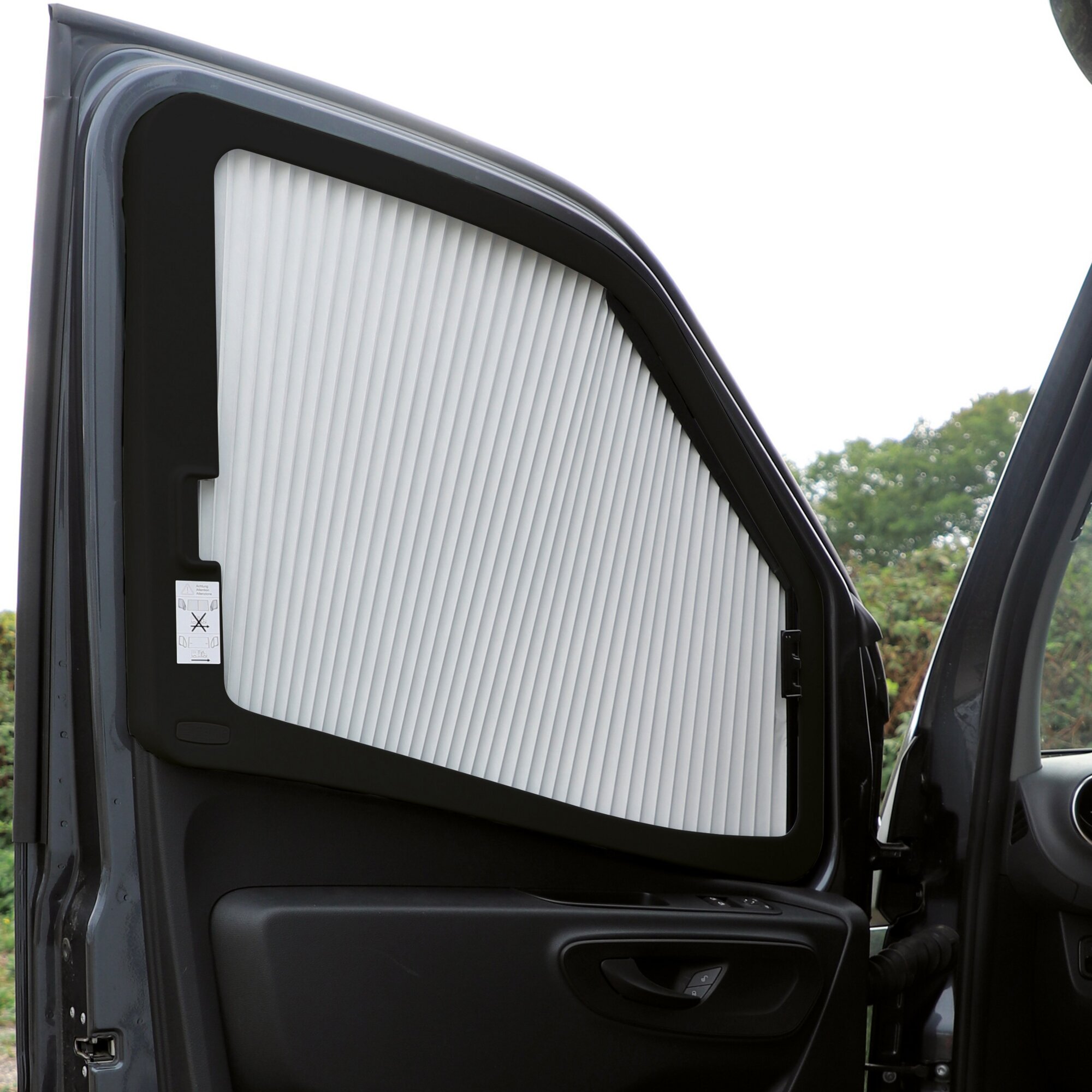 REMIfront IV, schwarz für MB Sprinter ab Bj. 2018/03 mit kleinem Sensorgehäuse und MPC-Gehäuse unten