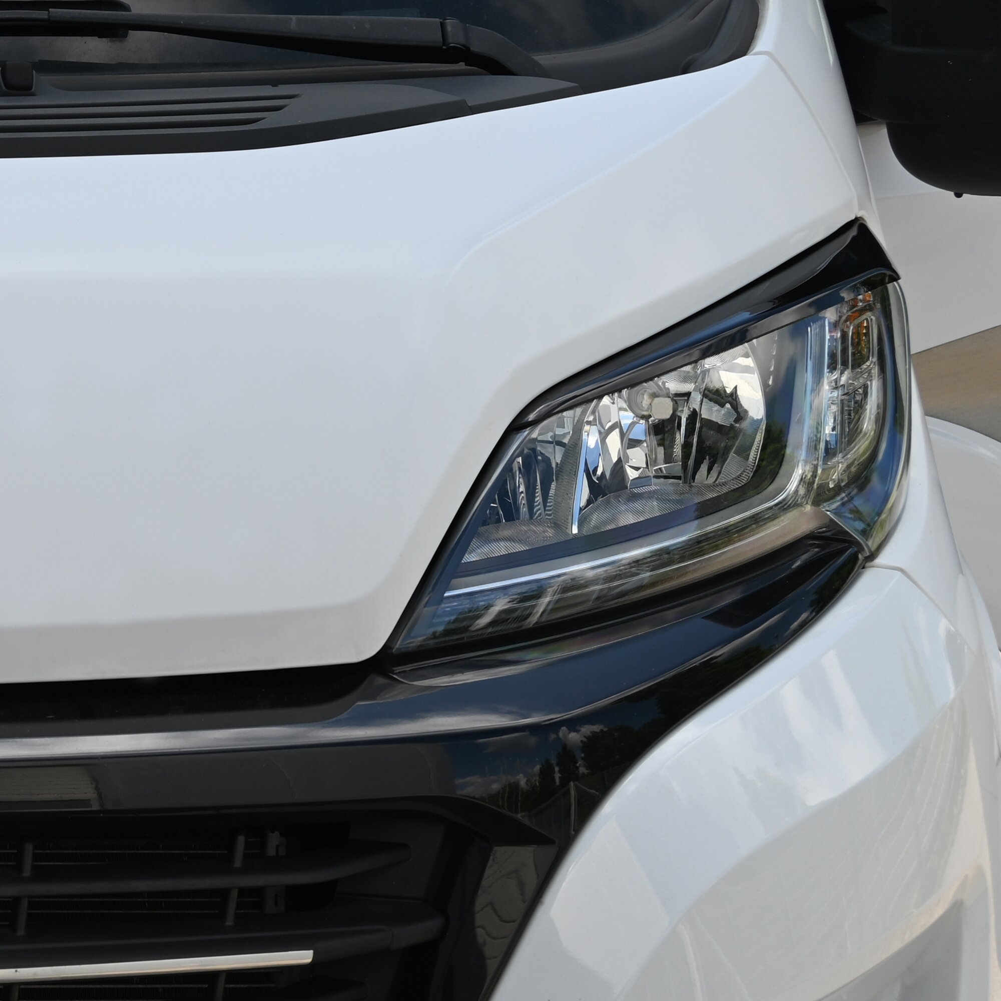 Scheinwerferblenden „Böser Blick” für Ford Transit Custom, schwarz unlackiert