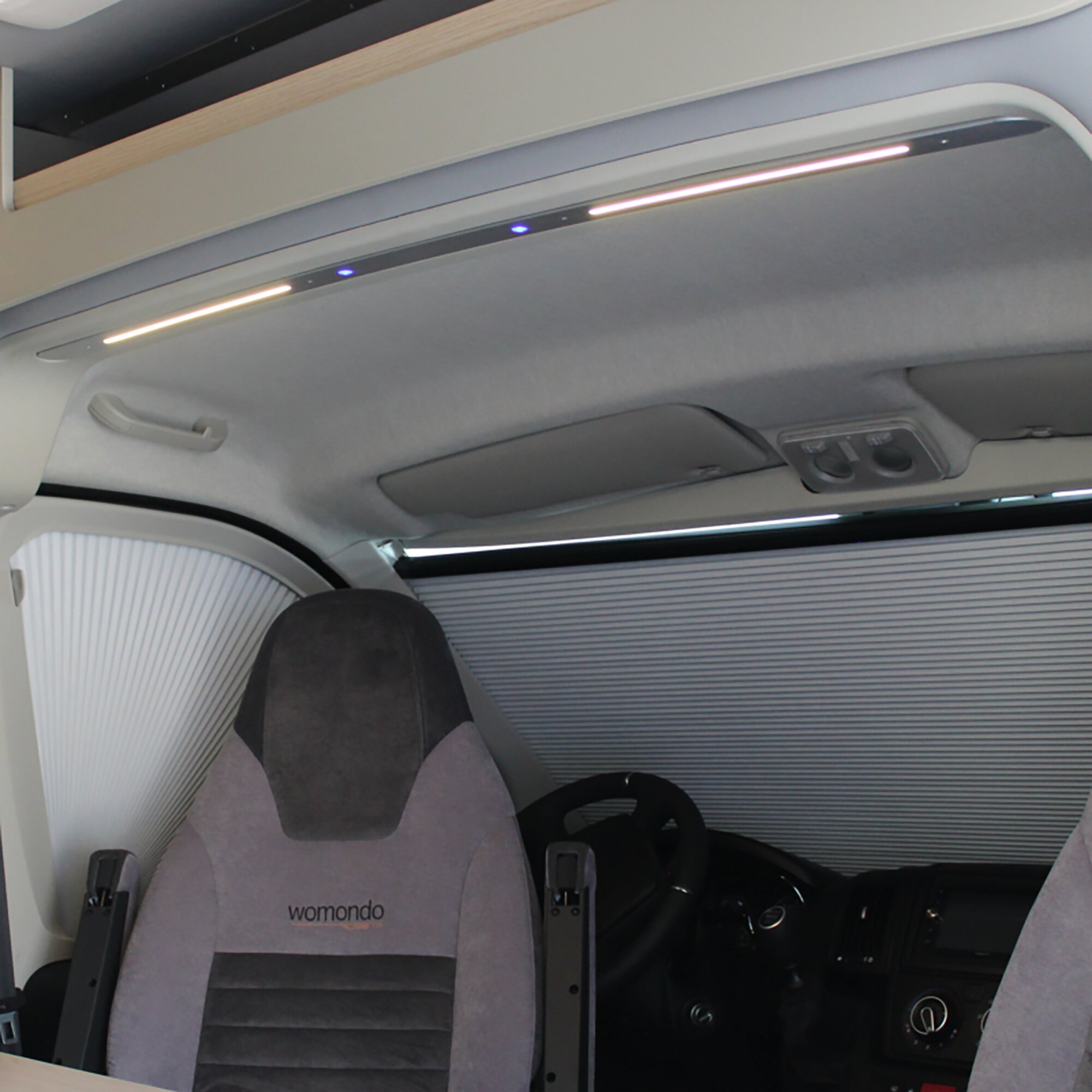 Fahrerhausbeleuchtung mit moderner LED-Technik, silber