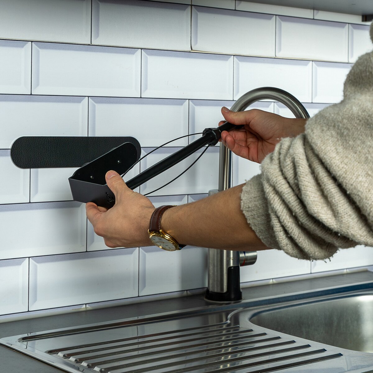 Magnet-Küchenrollenhalter inkl. Metall-Leiste