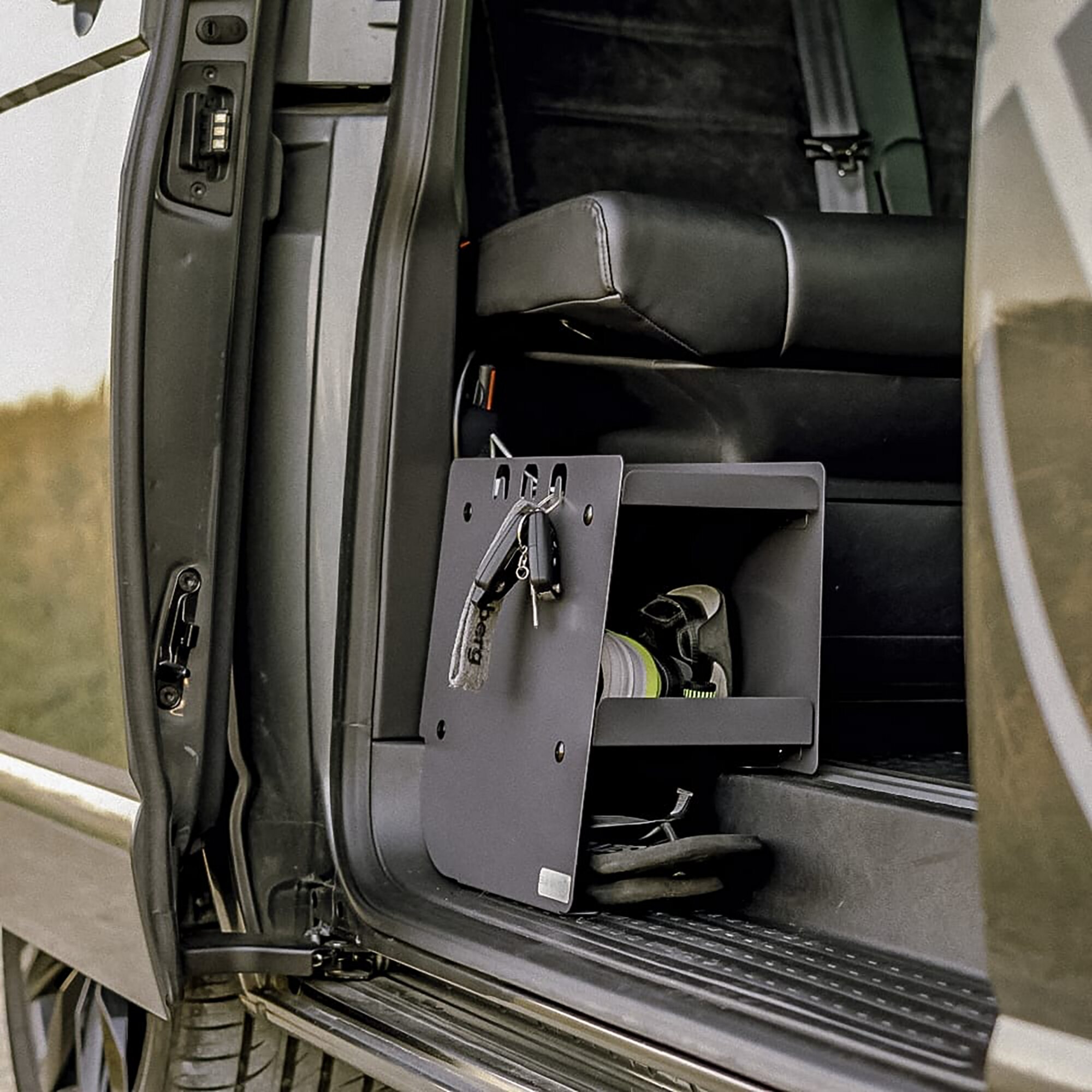 Schuhaufbewahrung shoeBOXX für VW T5/T6/T6.1, Beifahrerseite